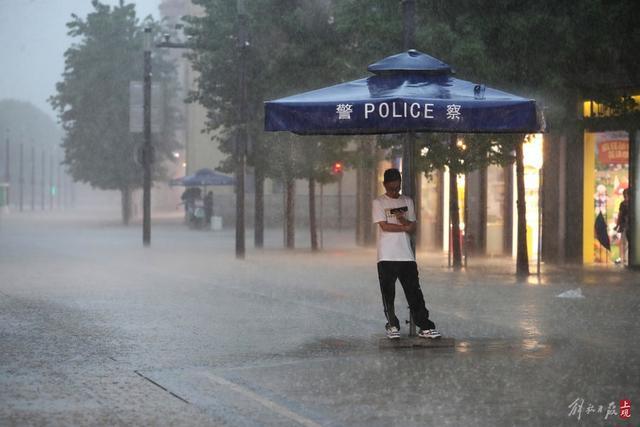 “一橙两黄一蓝”上海四预警高挂！这场暴雨能为申城带来降温吗？