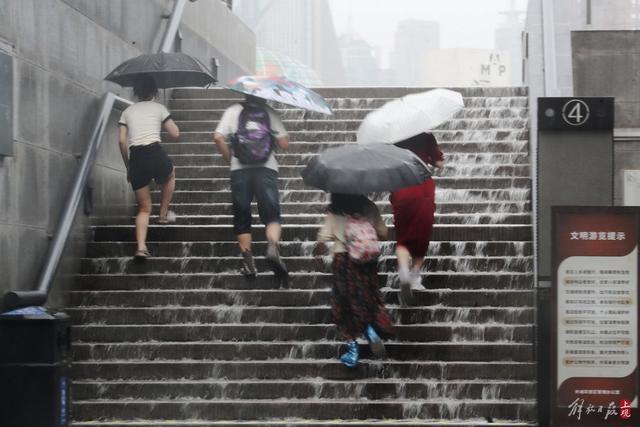 “一橙两黄一蓝”上海四预警高挂！这场暴雨能为申城带来降温吗？