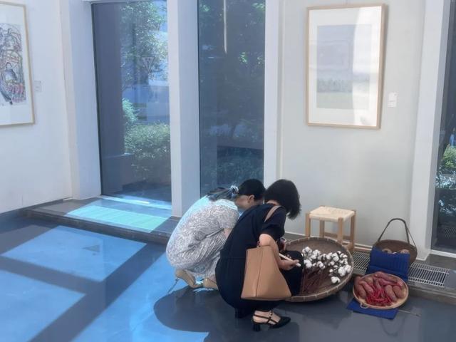 酷暑难耐，把石湖荡美景搬到展览馆里慢慢欣赏