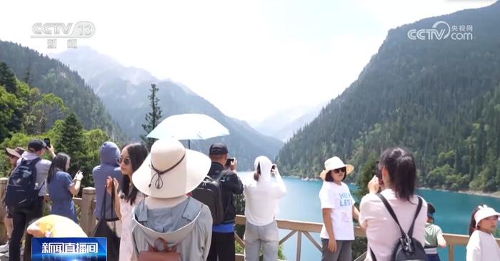 看云卷云舒赏山清水秀 夏日文旅让游客沉浸式感受大美中国