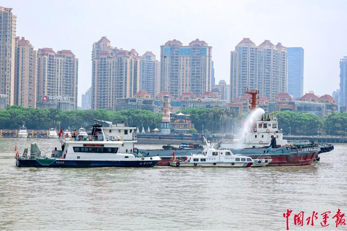 “迎进博 强应急 保安全”黄浦江核心区服务保障水岸大客流综合应急演练成功举行