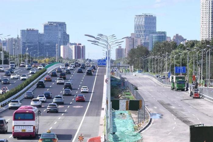 打通进出北京朝阳站瓶颈路段 东四环双新桥“纵断抬高”