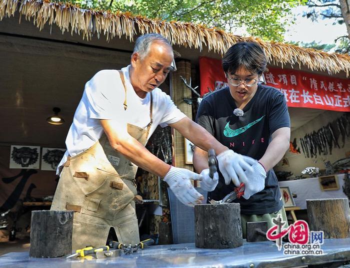 “我在中国学艺” 外国青年长白山体验非遗