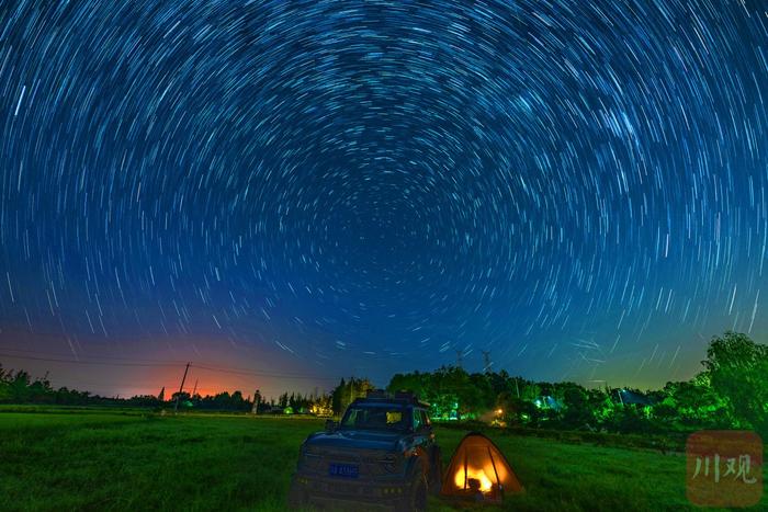 C视觉 | 星轨之夜：流星雨下的天文盛宴