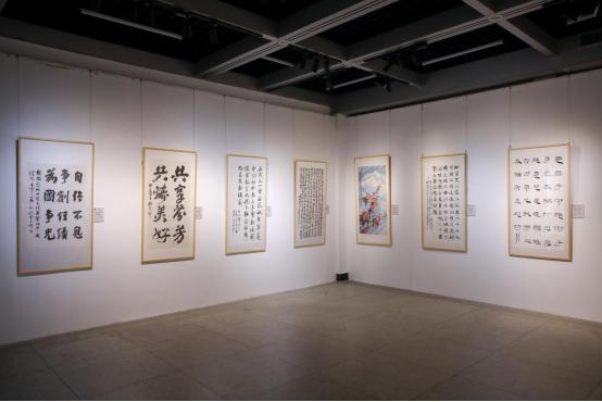 “共享芬芳 共铸美好——中国人保杯寻找最亮的星”全国书画摄影巡展在福州举办