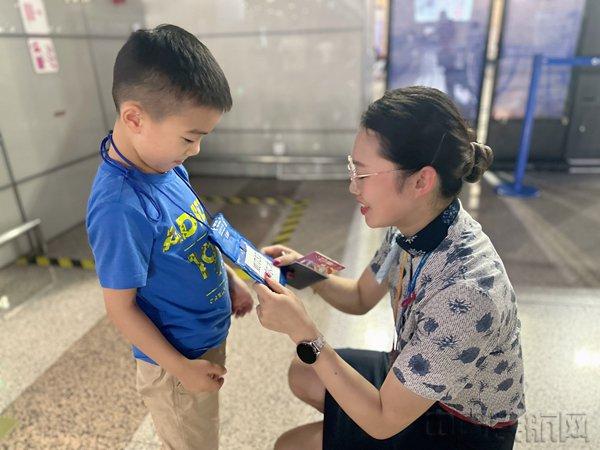 单日客流峰值9.5万 东航地服部浦东旅客服务中心护航暑运