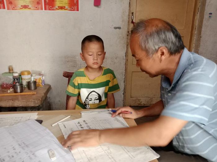 家访暖人心  家校共奋进——南召县石门乡石寨村小学校开展暑期家访活动