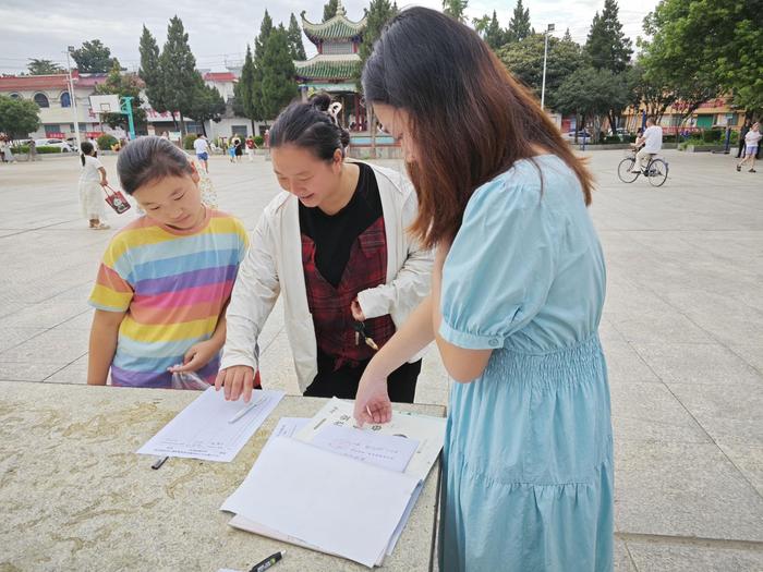 南阳市岳岗小学开展暑假家访活动