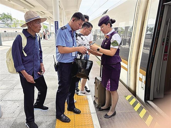 因为有了他们 旅客出行更安心