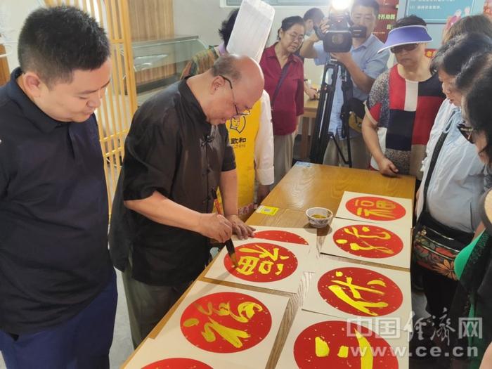 三伏天吃腐乳摊鸡蛋  老字号融入新消费场景（图）