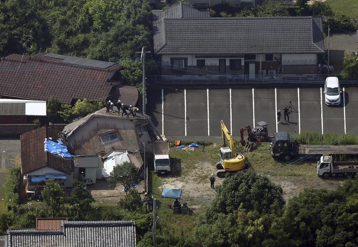 虚惊！日本解除特大地震预警，这周首相取消外访，瓶装水限购，机票价格暴涨