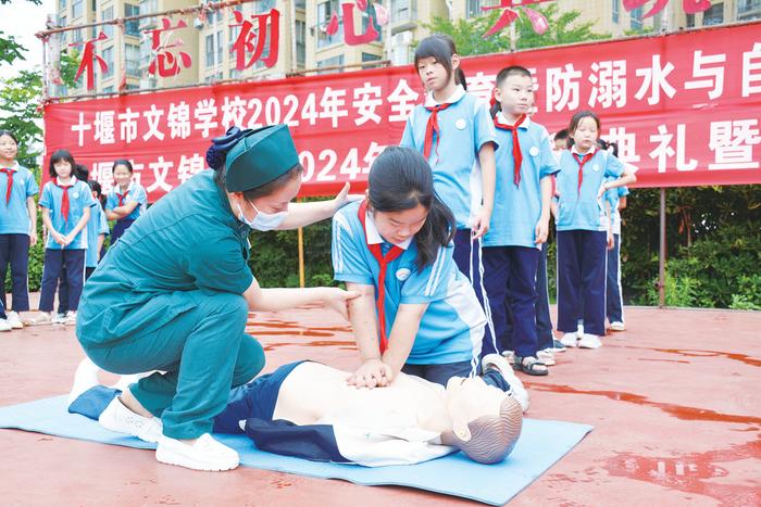 市文锦学校：多措并举防溺水 守牢暑期安全线