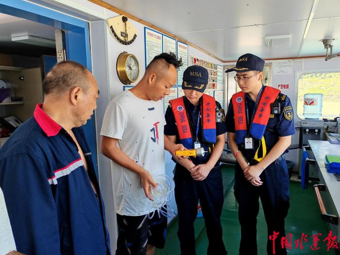 重庆巫山海事处强化危化品安全监管