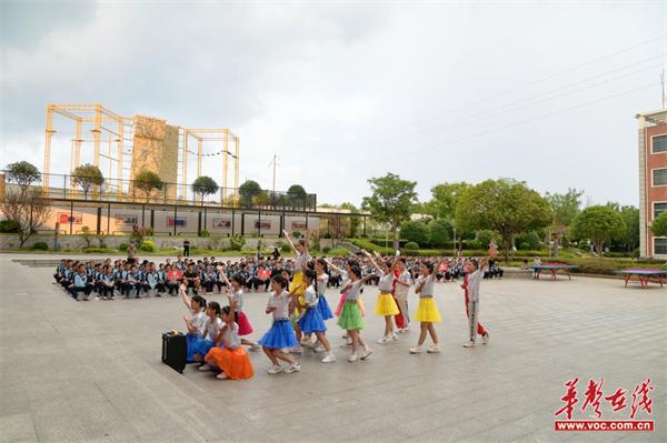 奋泳向前 澎湃夏天  岳阳市春雷学校举办第二届校园游泳节