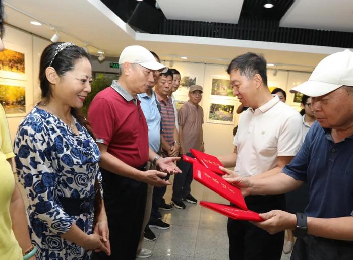 “生态东城 城市花园”摄影展举行开幕仪式