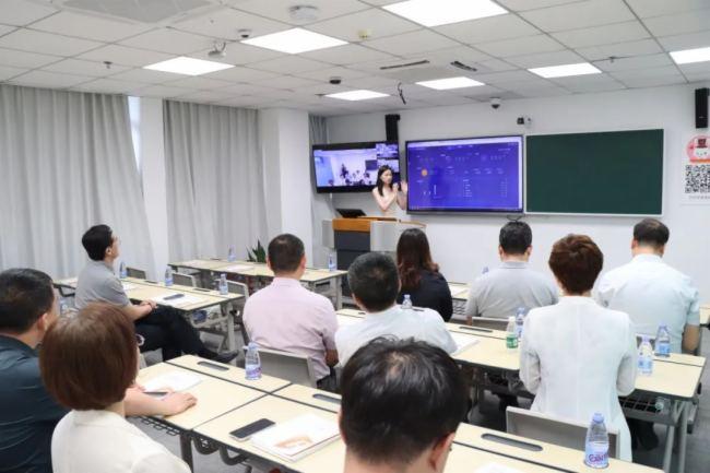 北京航空航天大学王云鹏校长带队莅临锐取调研指导