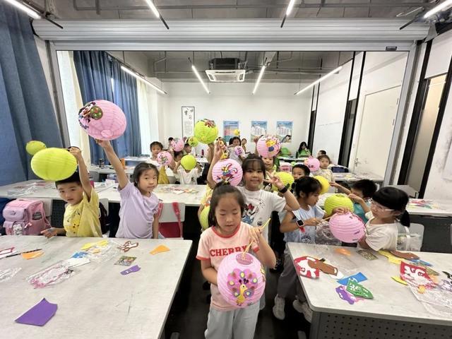 今年开学日不是9月1日！上海中小学最新校历→