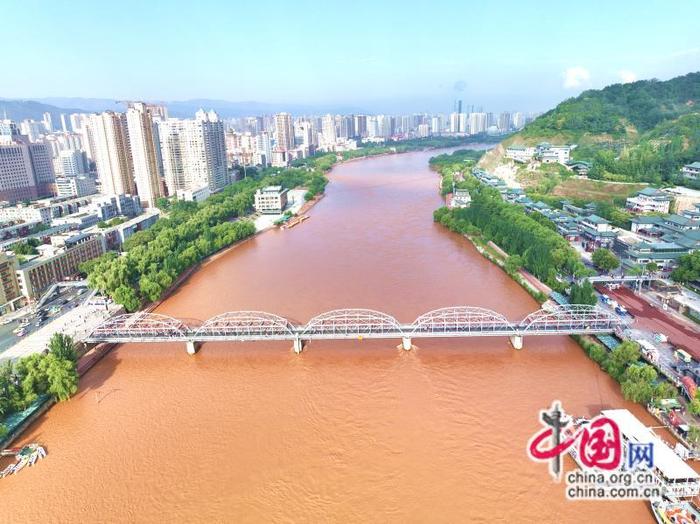 西行漫记 壮丽诗篇｜一面“勇猛顽强”奖旗 见证红旗插上白塔山