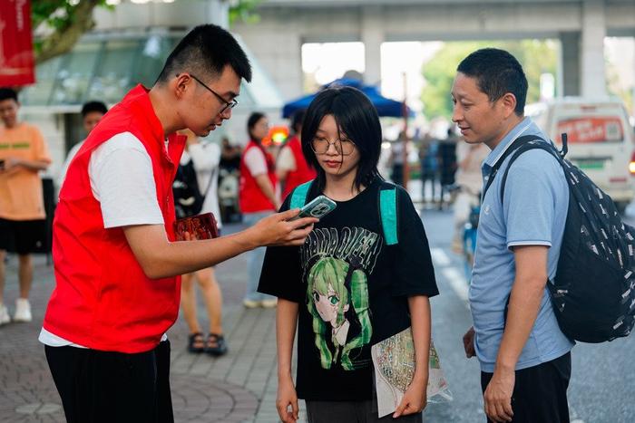 这所高校本科新生报到时，偶遇奥运冠军陈芋汐，什么感受？