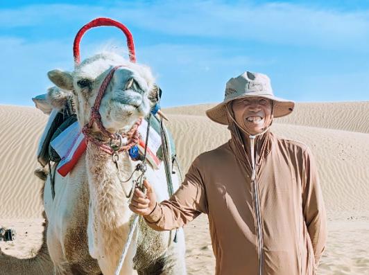 大西北“深度旅游”爆火：带热“沙漠咖啡师”“沙漠追星猎人”等新职业