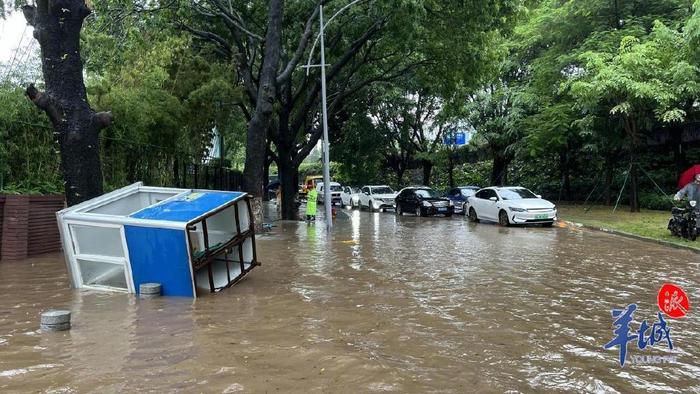 道路积水、列车晚点、景区关闭！直击广东多地大暴雨，避险指南→