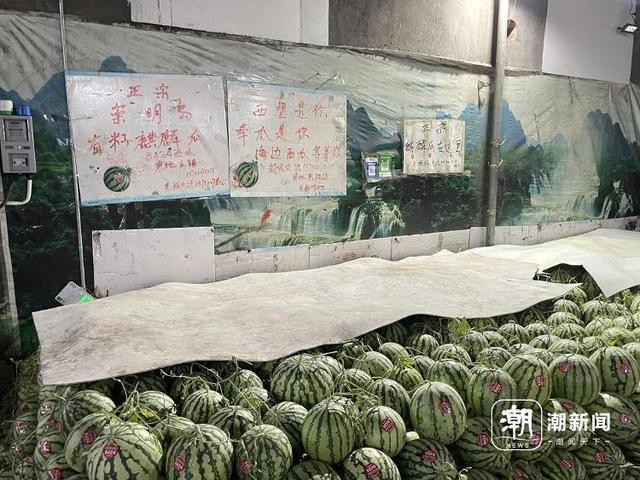 李老板的瓜摊。戴滢 摄