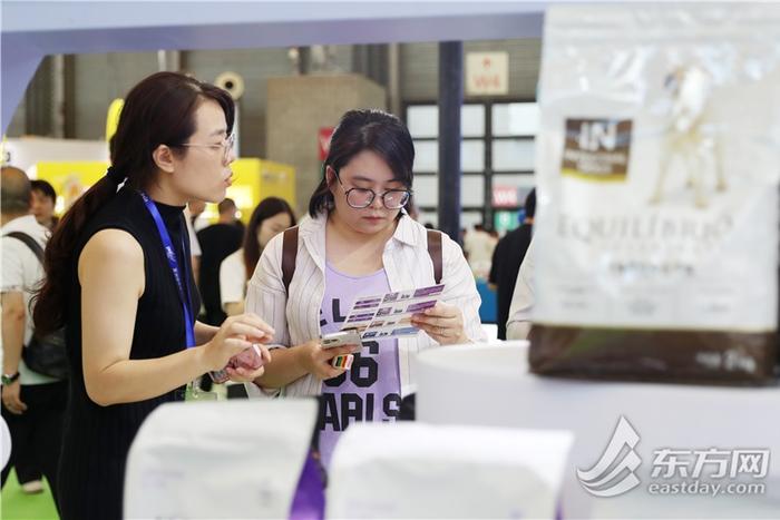 “为TA花钱不心疼！”亚洲宠物展火爆开幕，洞见小萌宠的大市场 | 附“薅羊毛”攻略