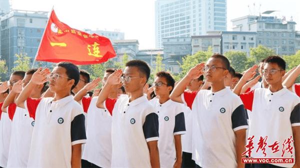 [组图]龙山：高一新生“沙场秋点兵” 军训结硕果