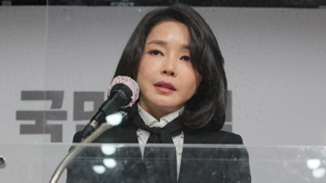 韩国第一夫人收受300万韩元名牌包“无罪”？舆论：这事还没完