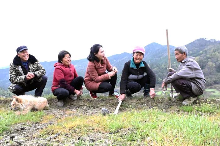 龙荣：“群众的呼声，再小都要当作大事办”