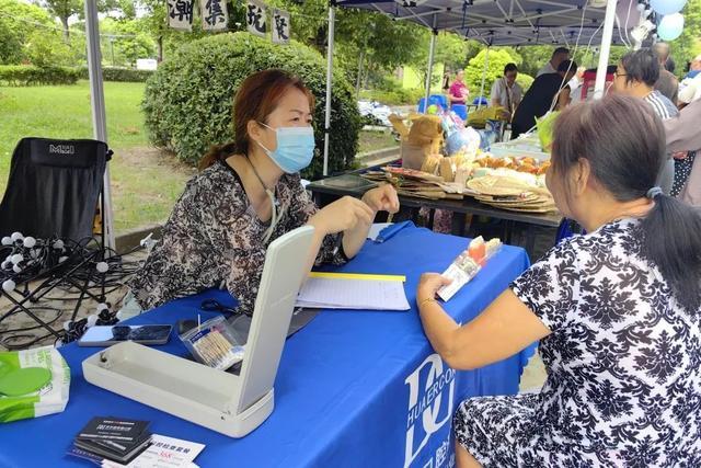 赶集、泡泡大战、观影……宝山这里的纳凉晚会真热闹！