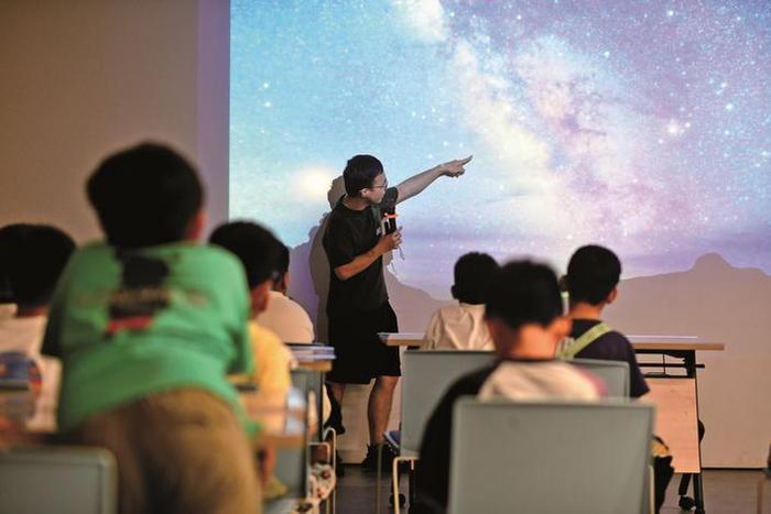 夏日追“星”，科学小记者的成长之旅