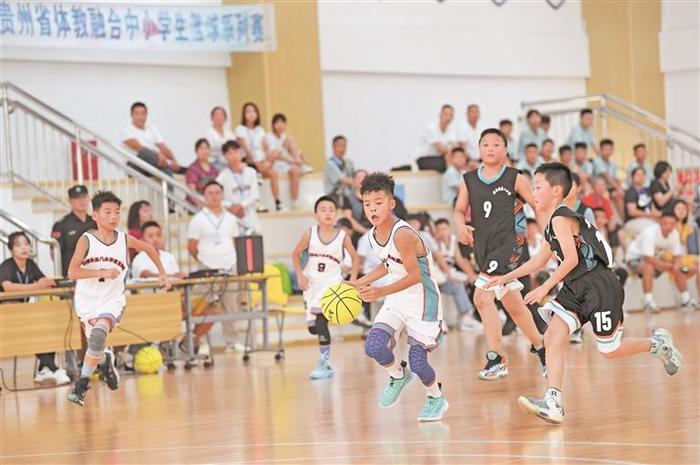 体教融合中小学生篮球系列赛举行