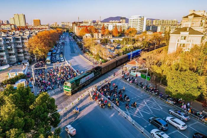 这条百年铁路，要“入地穿城”了