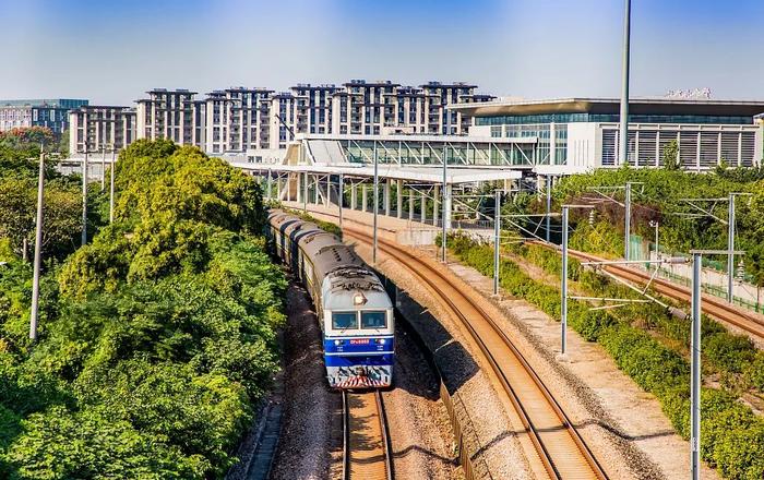 这条百年铁路，要“入地穿城”了