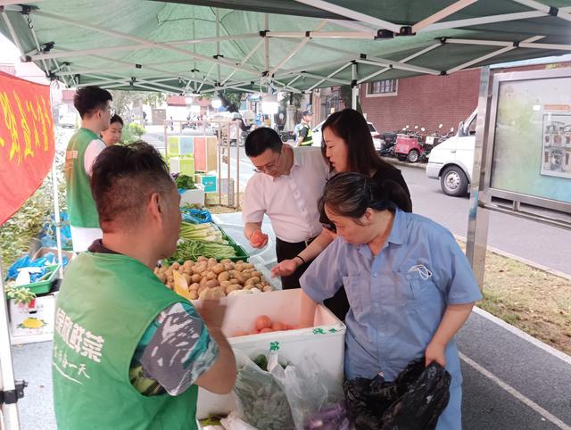 马不停蹄解民忧，老城厢网格“微联会”成为居民心中温暖的依靠