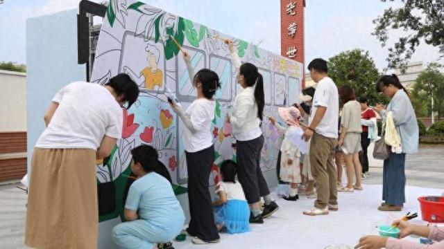 闵行这条网红街区上，直播和设计企业已达29家，年轻人共治共享提升街区活力