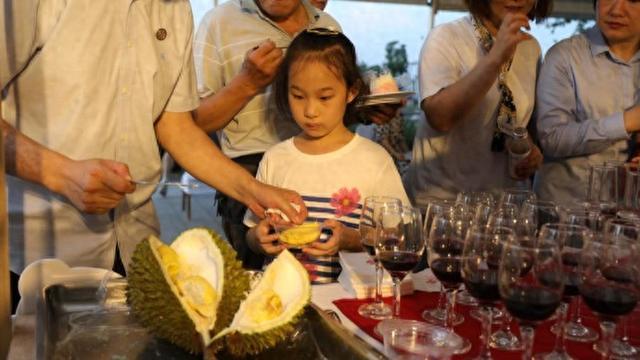 为马来西亚鲜食猫山王首开线上交易平台，首批600斤榴莲秒空