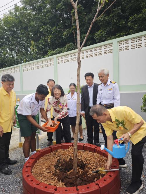 驻宋卡总领事吴冬梅走访曾里振华学校并为学校中文语言中心揭幕