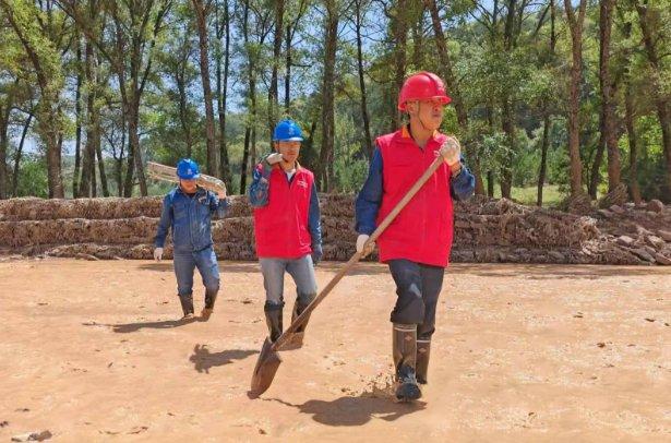 杨虎诚：防汛保电冲在前