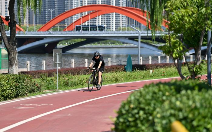 骑行乱象频出，户外组织不能对“追风少年”来者不拒|新京报快评