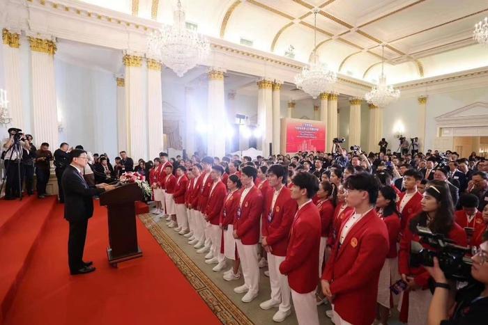 这一张张自信的面孔，太圈粉了丨香港一日