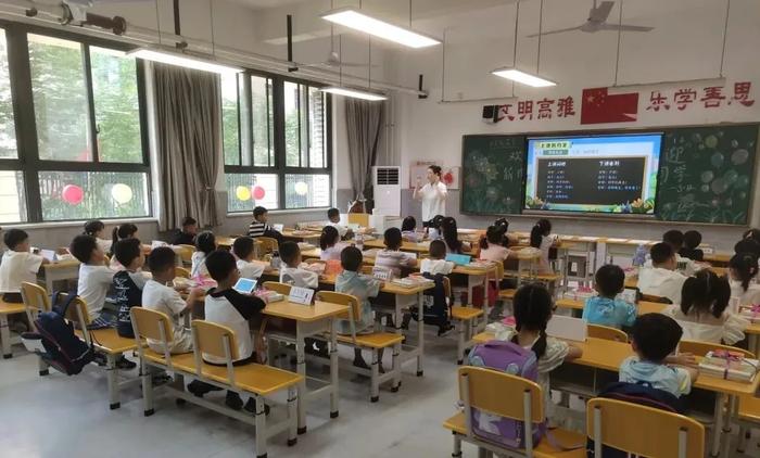 开展入学教育 奠定良好开端——浐灞第八小学、浐灞第十三小学一年级新生开学啦