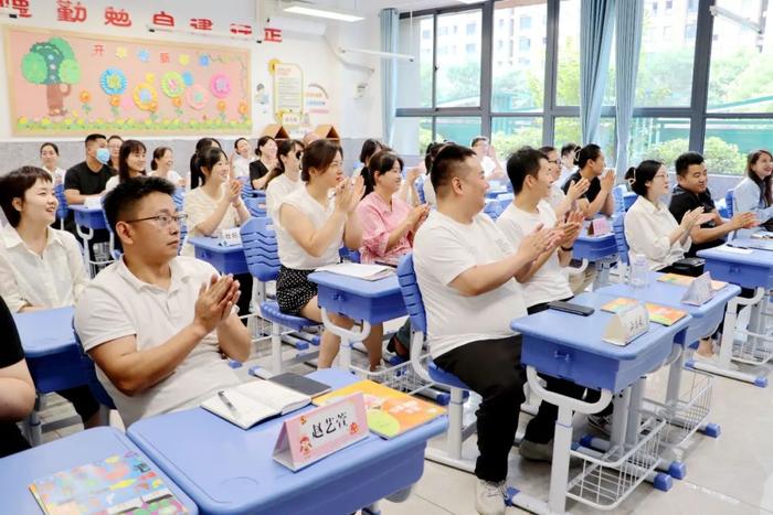 西安市雁塔区第五小学举行一年级新生家长会暨家长学校开学典礼