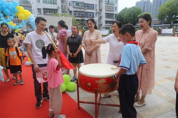 明理启智 人生始立——张湾区车城西路中心小学举办一年级迎新活动