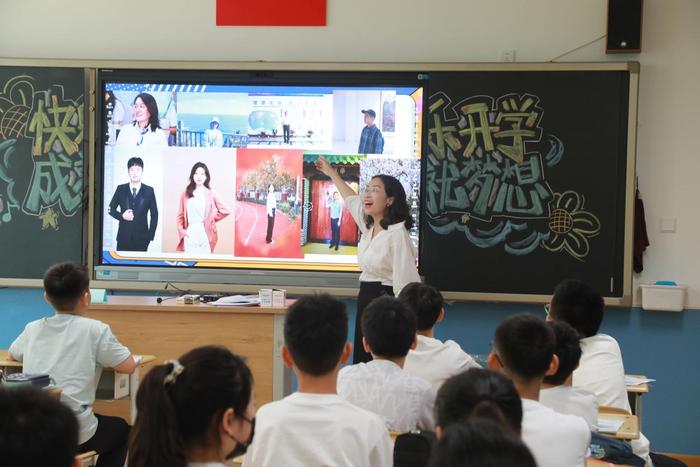 崂山区实验初级中学新七年级活力起航 新生们拥抱精彩校园生活