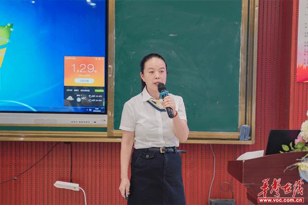 麻阳第二锦江小学举行校本研修活动