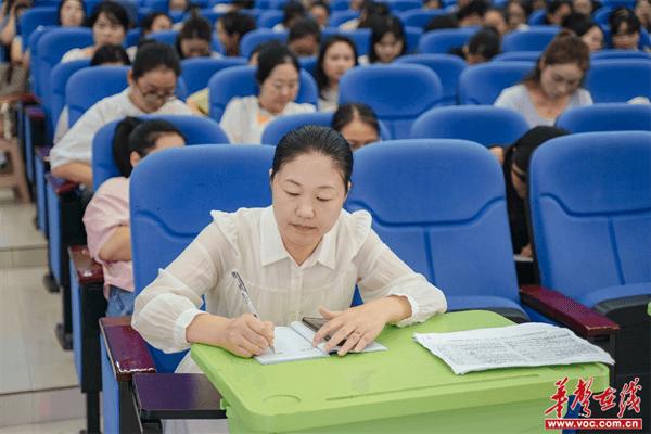 麻阳第二锦江小学举行校本研修活动