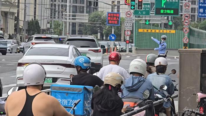 记者回访北横通道东段拥堵点：交警调整大量道路设置后拥堵已有改善