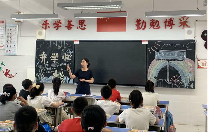 未央区大白杨小学举办2024年秋季入学报名暨家长会